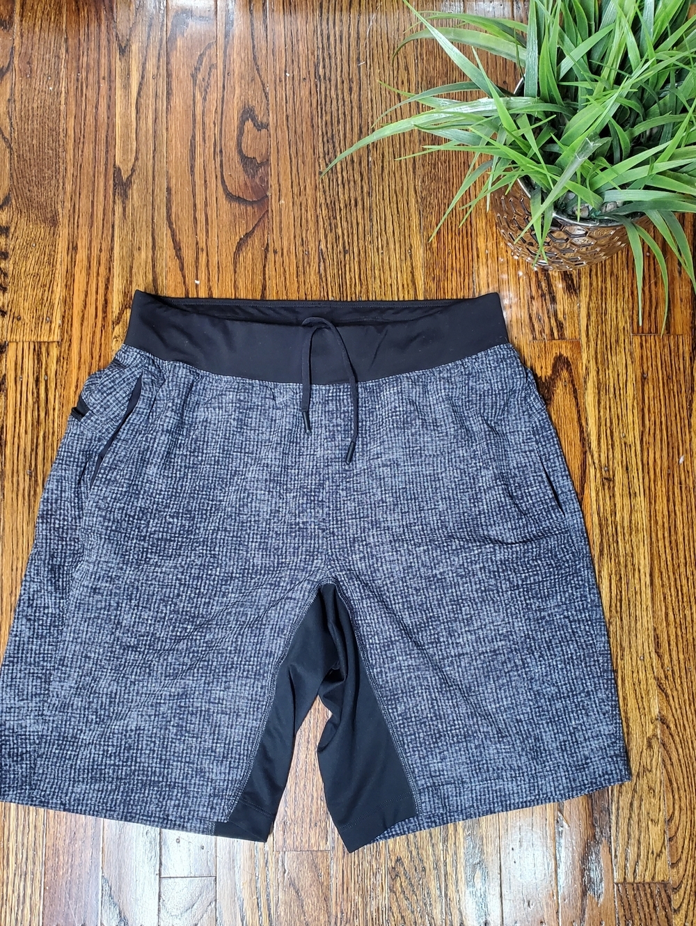 Lululemon Men's T.H.E Short Luxtreme Liner 9"  Grey Athletic with Black Sz M - Picture 8 of 16